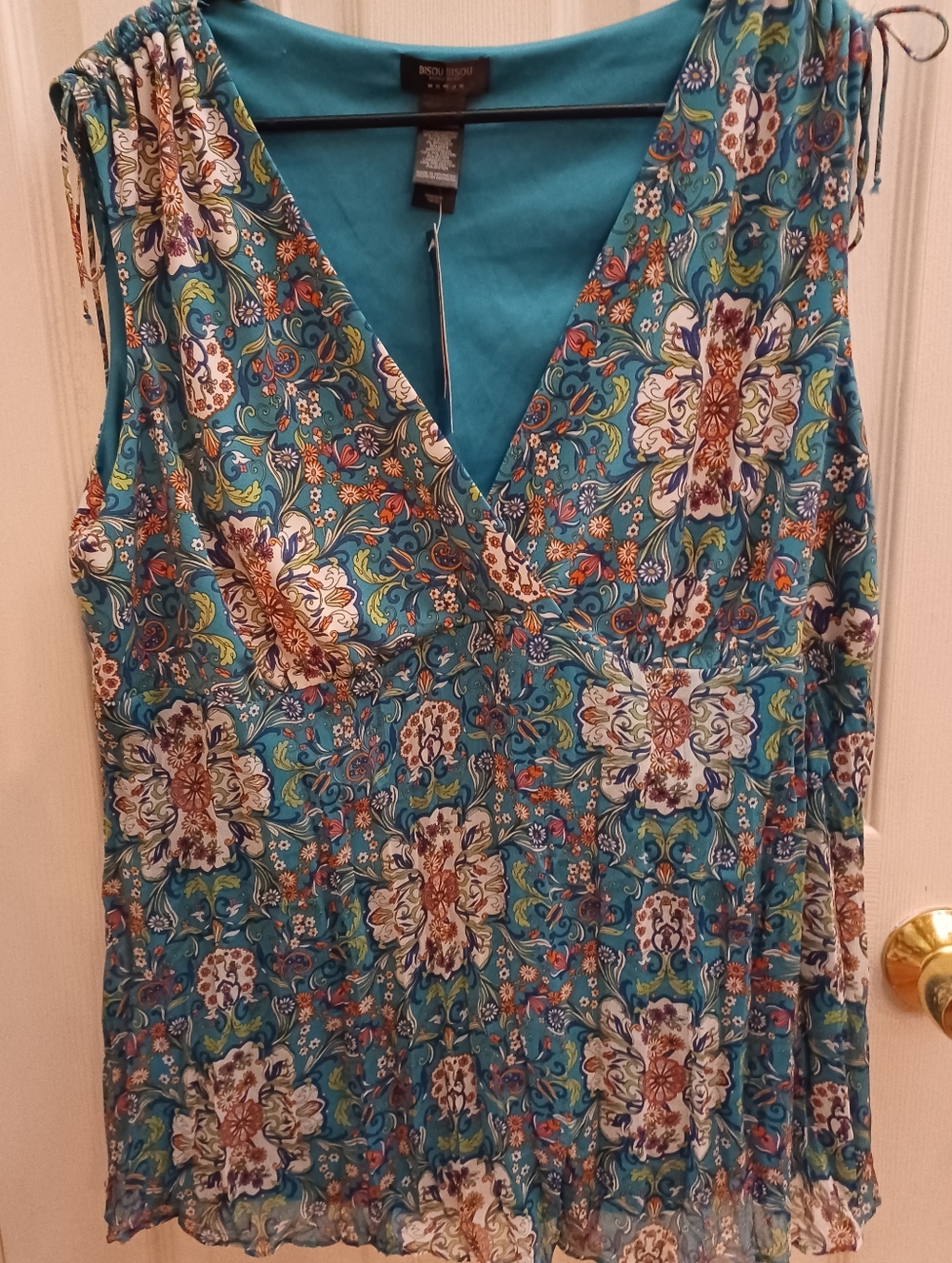NWT Bisou Bisou Floral Paisley Low Cut Pleated Blouse